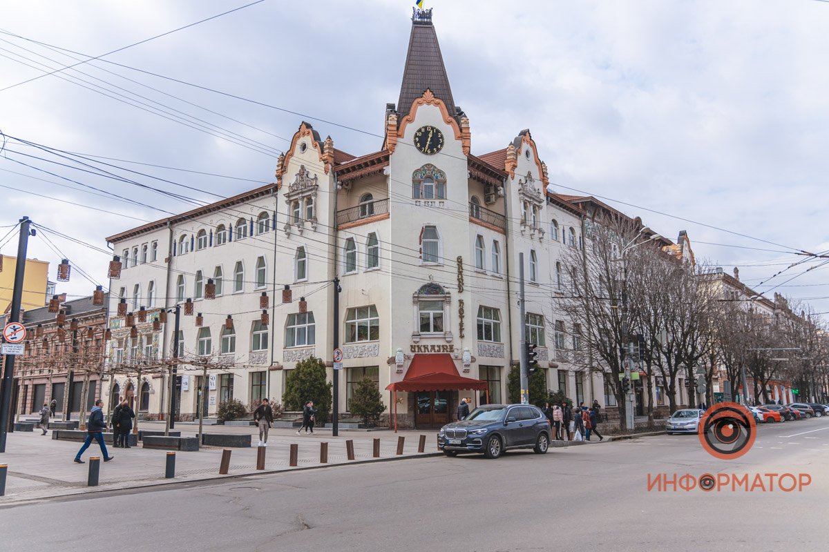 Гостиница "Украина" сейчас (выше - календарик на 1987 год)