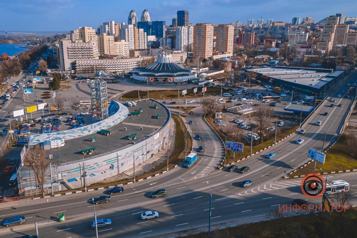 Цирк и заезд на Новый мост сейчас