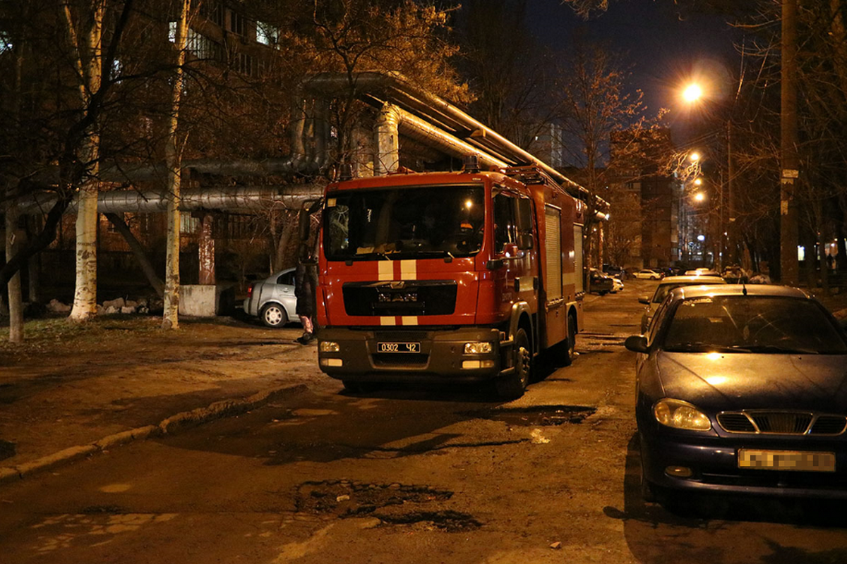 При тушении огня спасатели нашли два тела