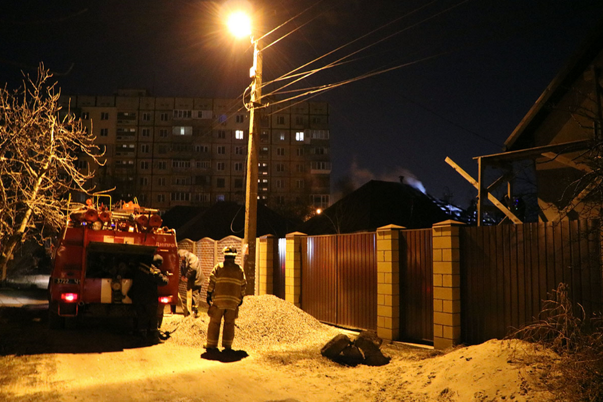 Горела крыша в частном доме в переулке Желваковского Горела крыша в частном доме в переулке Желваковского