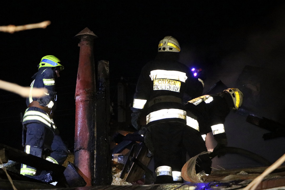 Возгорание потушили за 10 минут Возгорание потушили за 10 минут