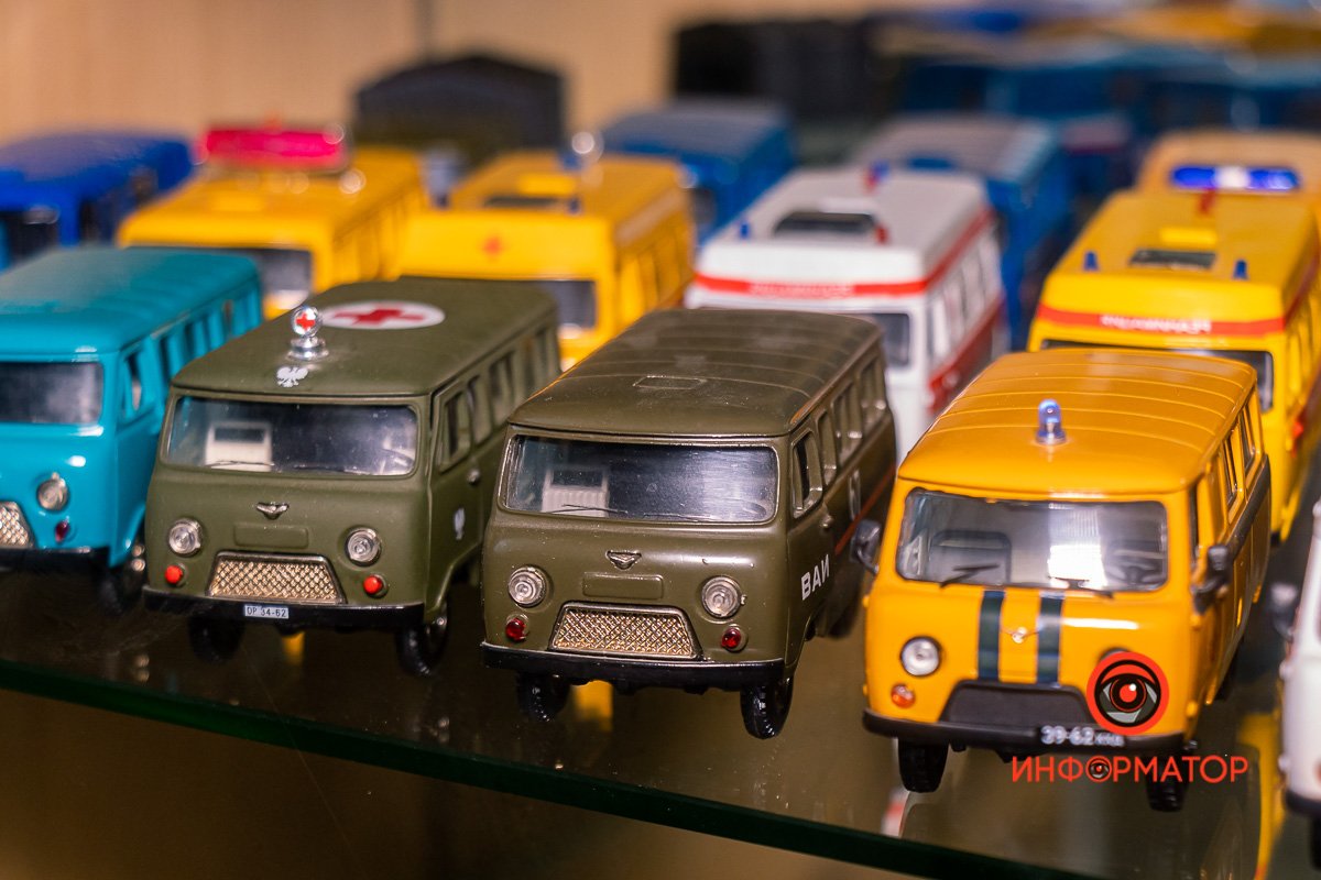 В основном, Юрий покупает модели сам, иногда - дарят друзья