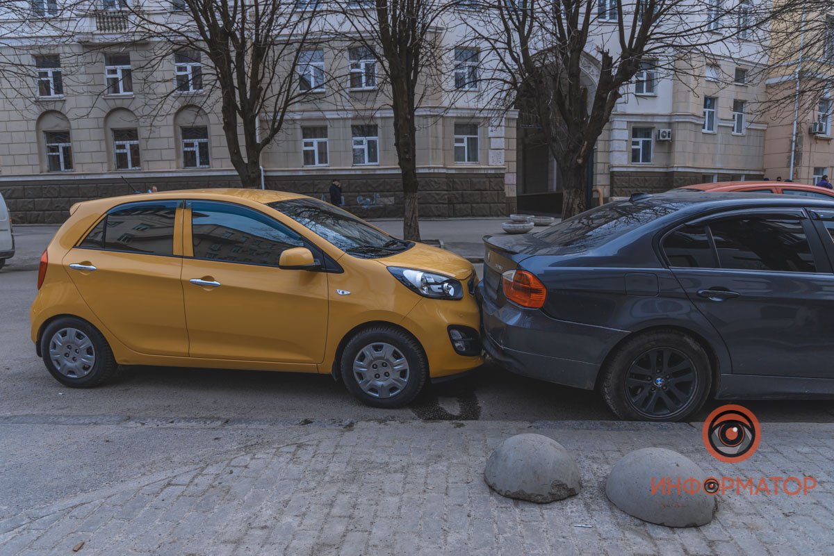 В понедельник, 22 марта на улице Вернадского, 7 случилась авария