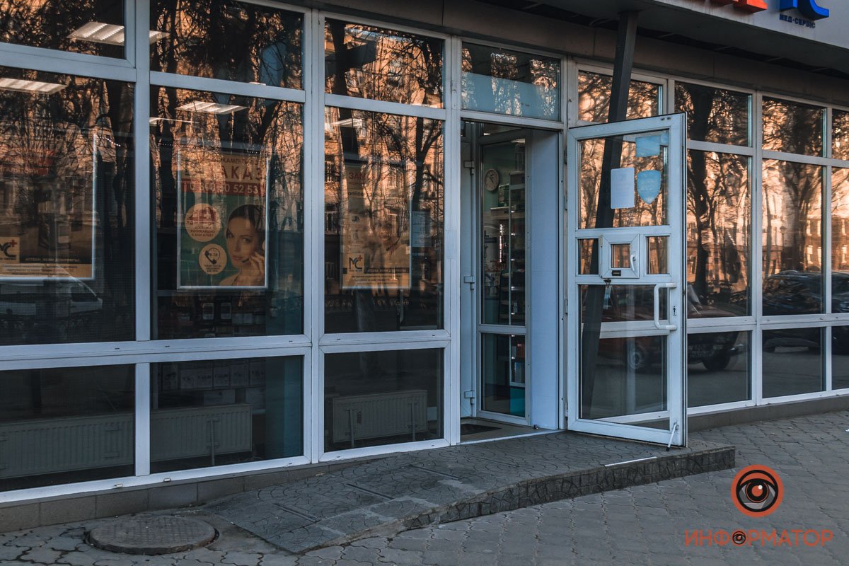 Пандус есть, но с его стороны расположен люк Пандус есть, но с его стороны расположен люк