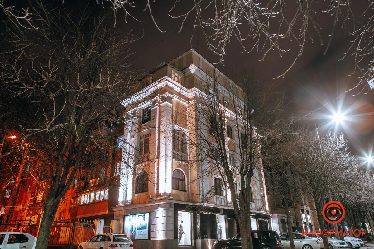 Как будто сверху поставили