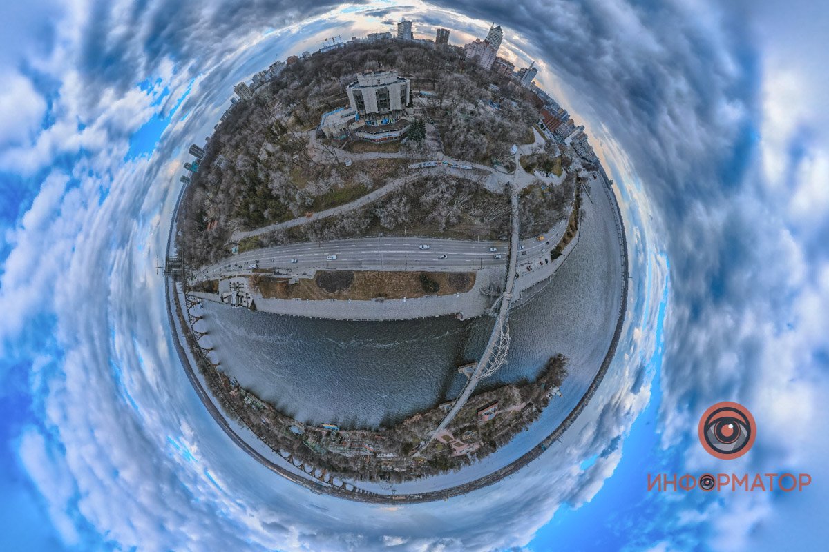 Мир крутится вокруг нас Мир крутится вокруг нас