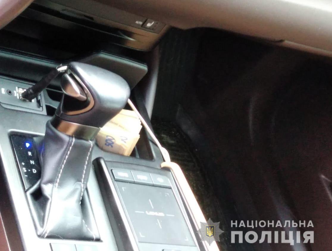 В Днепре возле "Эпицентра" проводили задержание: подробности и фото 1