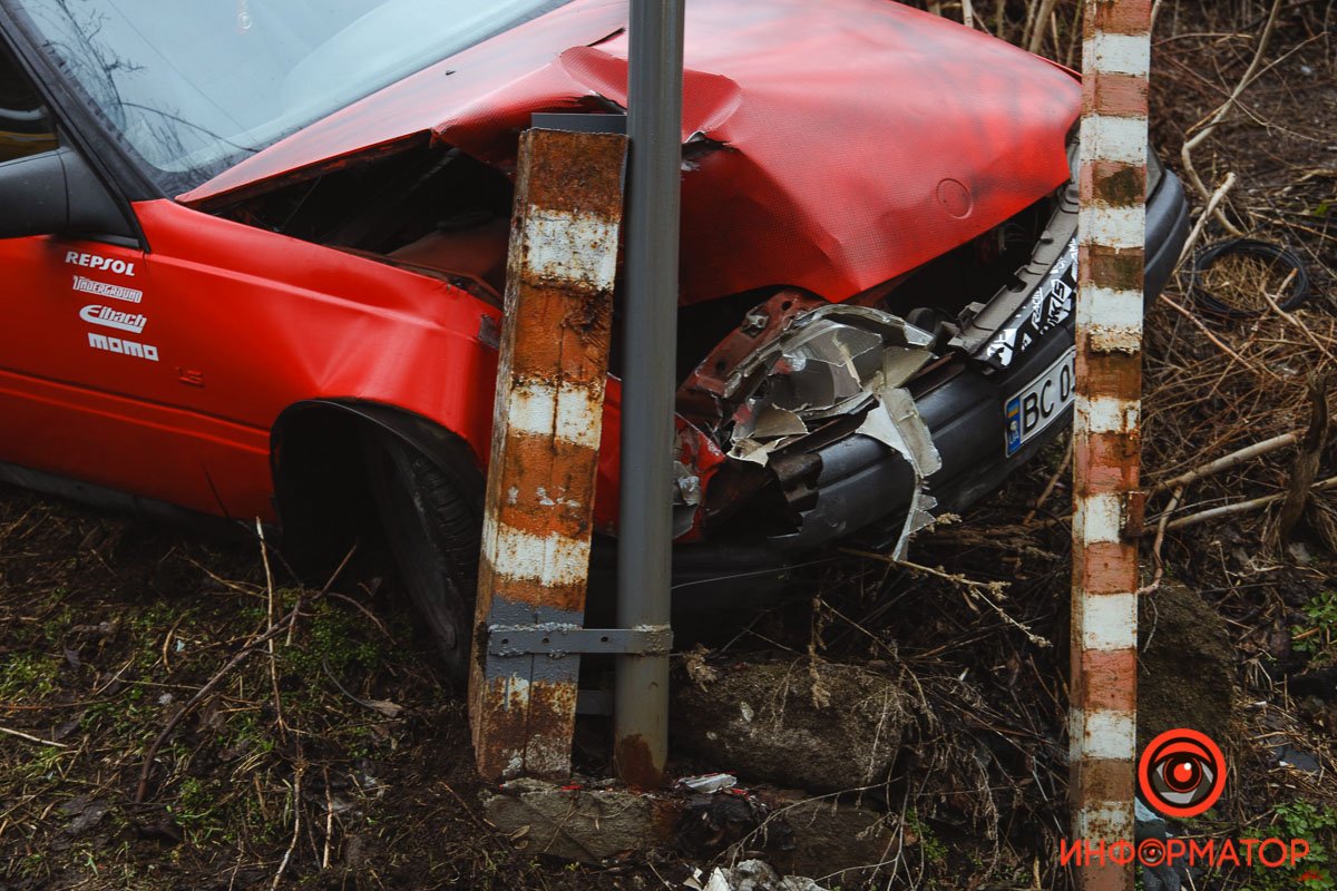Авто влетело в столб Авто влетело в столб