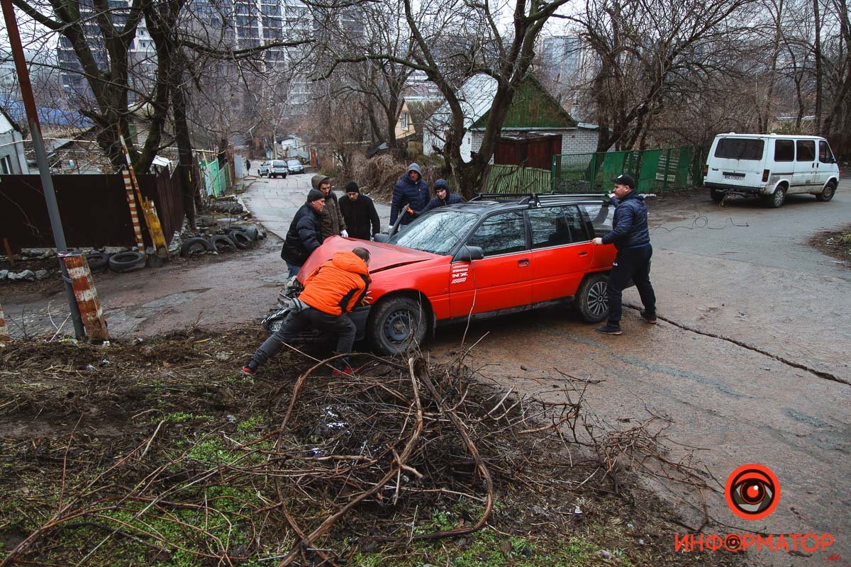 Машину вытолкали Машину вытолкали