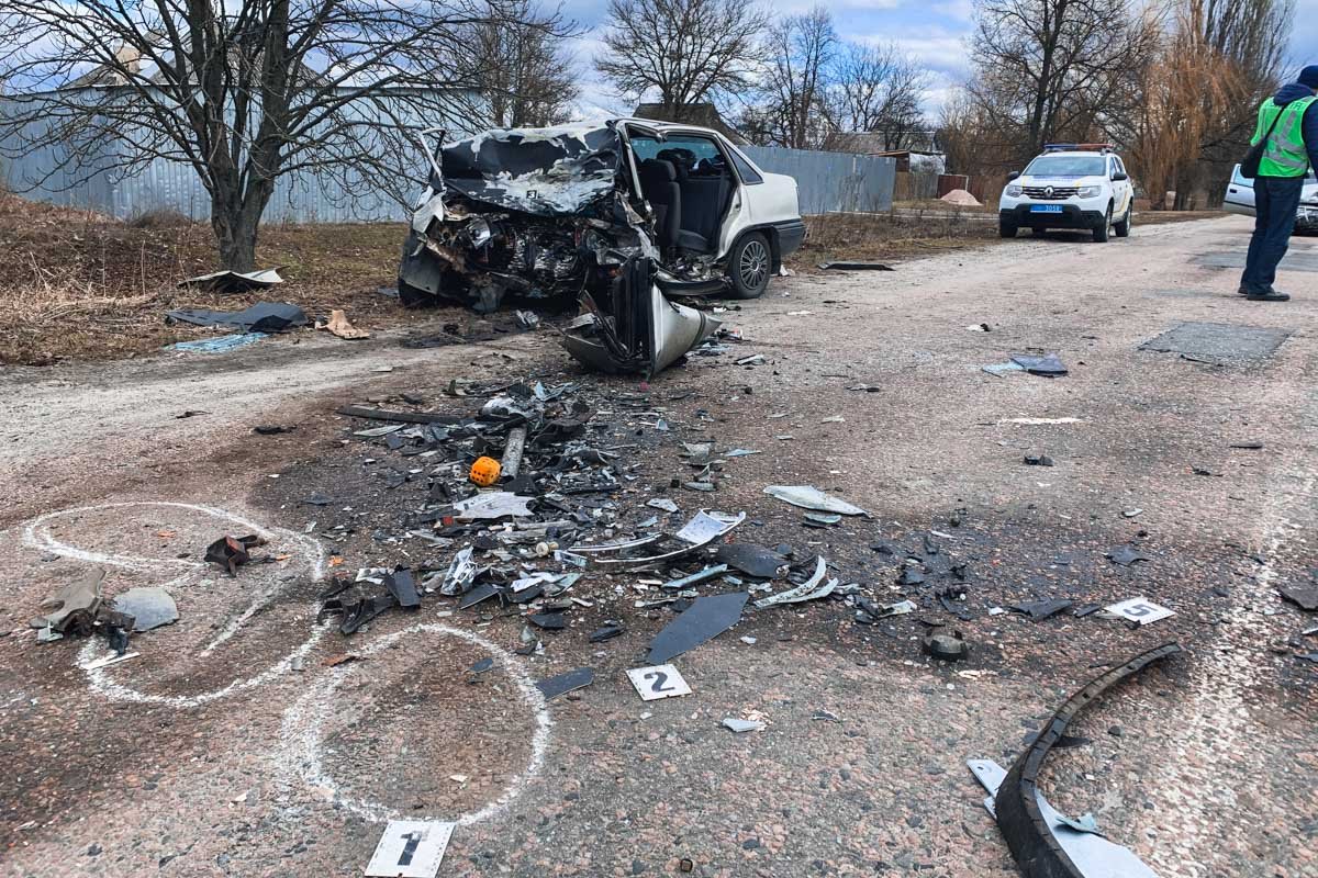 На трассе в Днепропетровской области в ДТП погиб мужчина, двое человек пострадали: поиск свидетелей 1