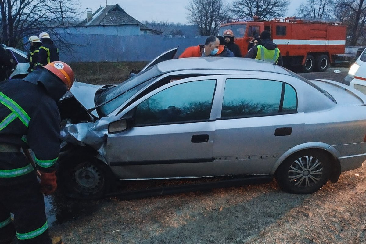На трассе в Днепропетровской области в ДТП погиб мужчина, двое человек пострадали: поиск свидетелей 4