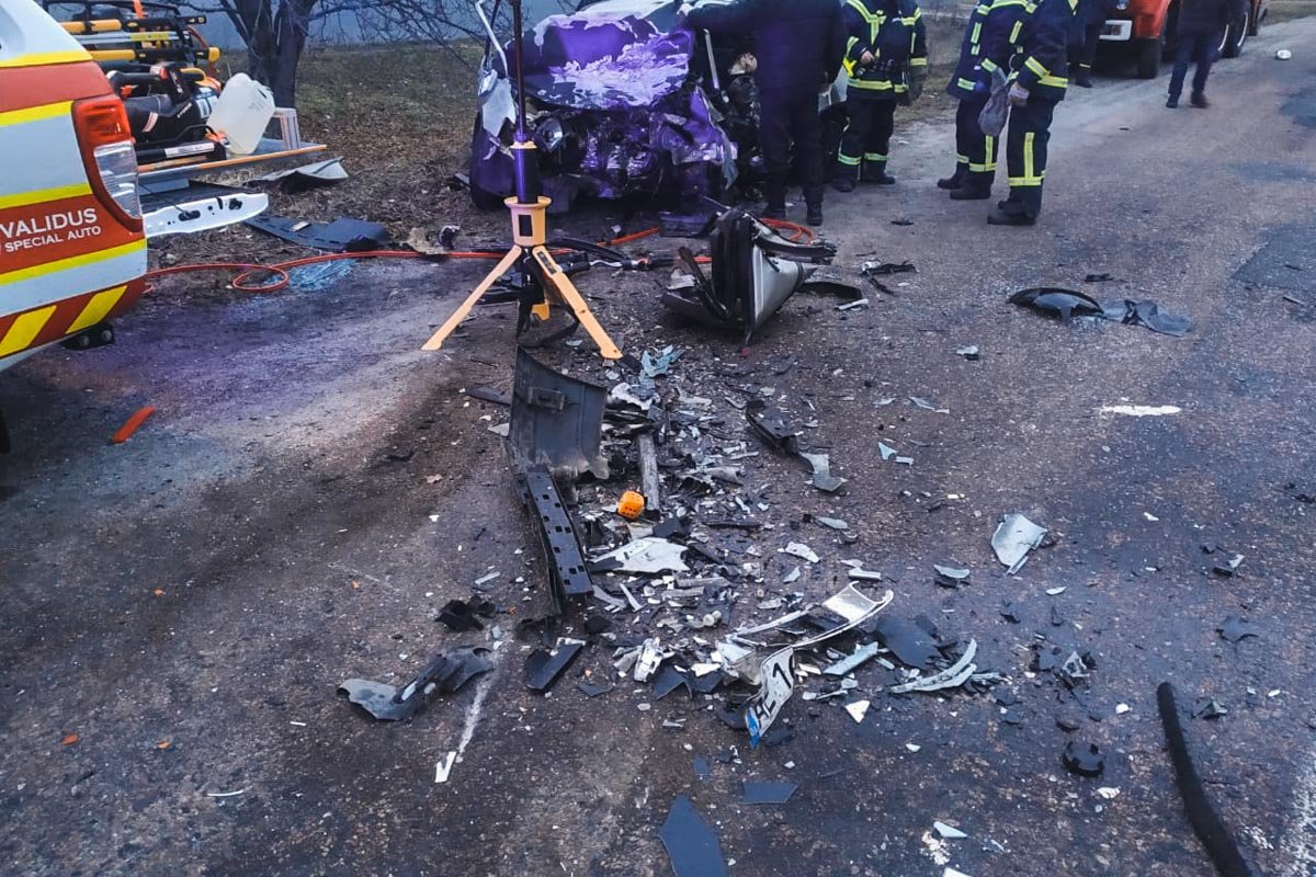 На трассе в Днепропетровской области в ДТП погиб мужчина, двое человек пострадали: поиск свидетелей 5