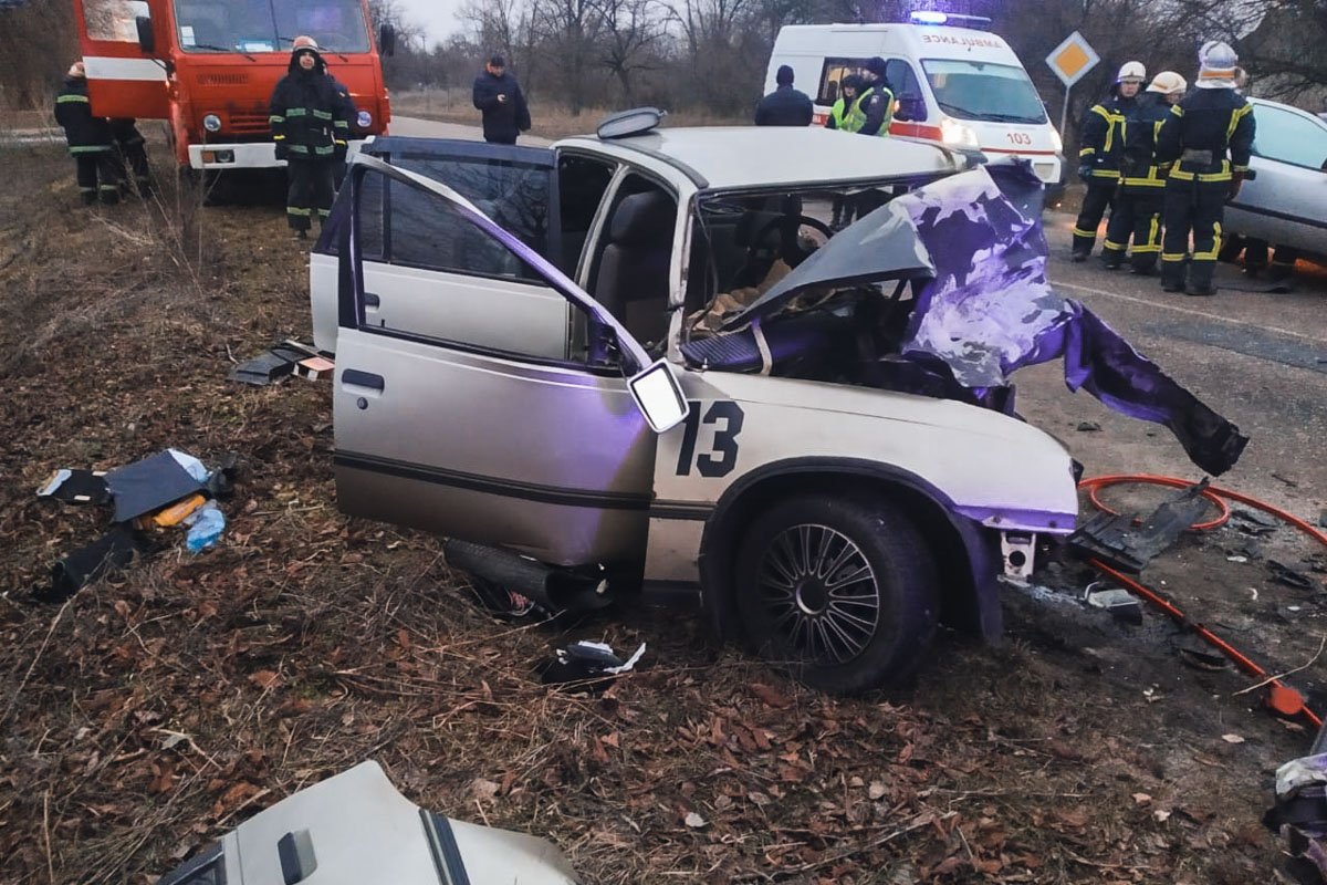 На трассе в Днепропетровской области в ДТП погиб мужчина, двое человек пострадали: поиск свидетелей 6