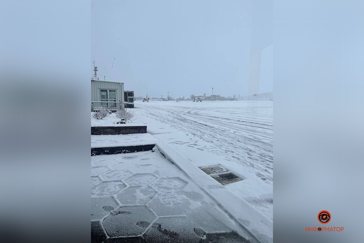 Сотрудники не чистили снег несколько часов Сотрудники не чистили снег несколько часов