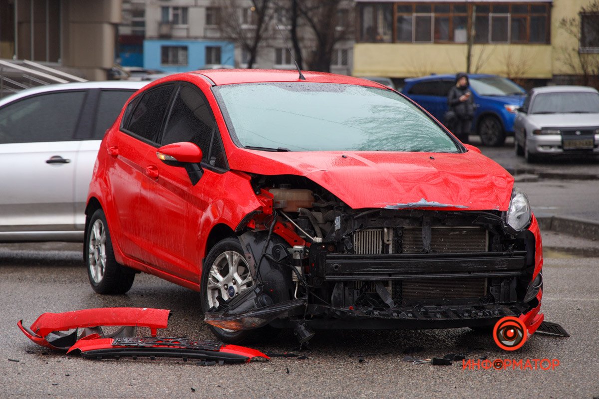 Предварительно, выезжал с прилегающей территории и не пропустил Lexus