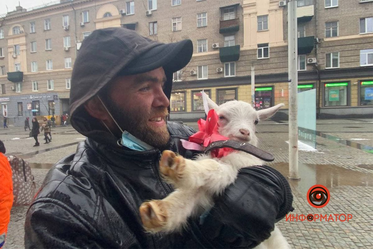 Для того чтобы в эти серые днепровские будни народ не грустил и хоть немного улыбнулся