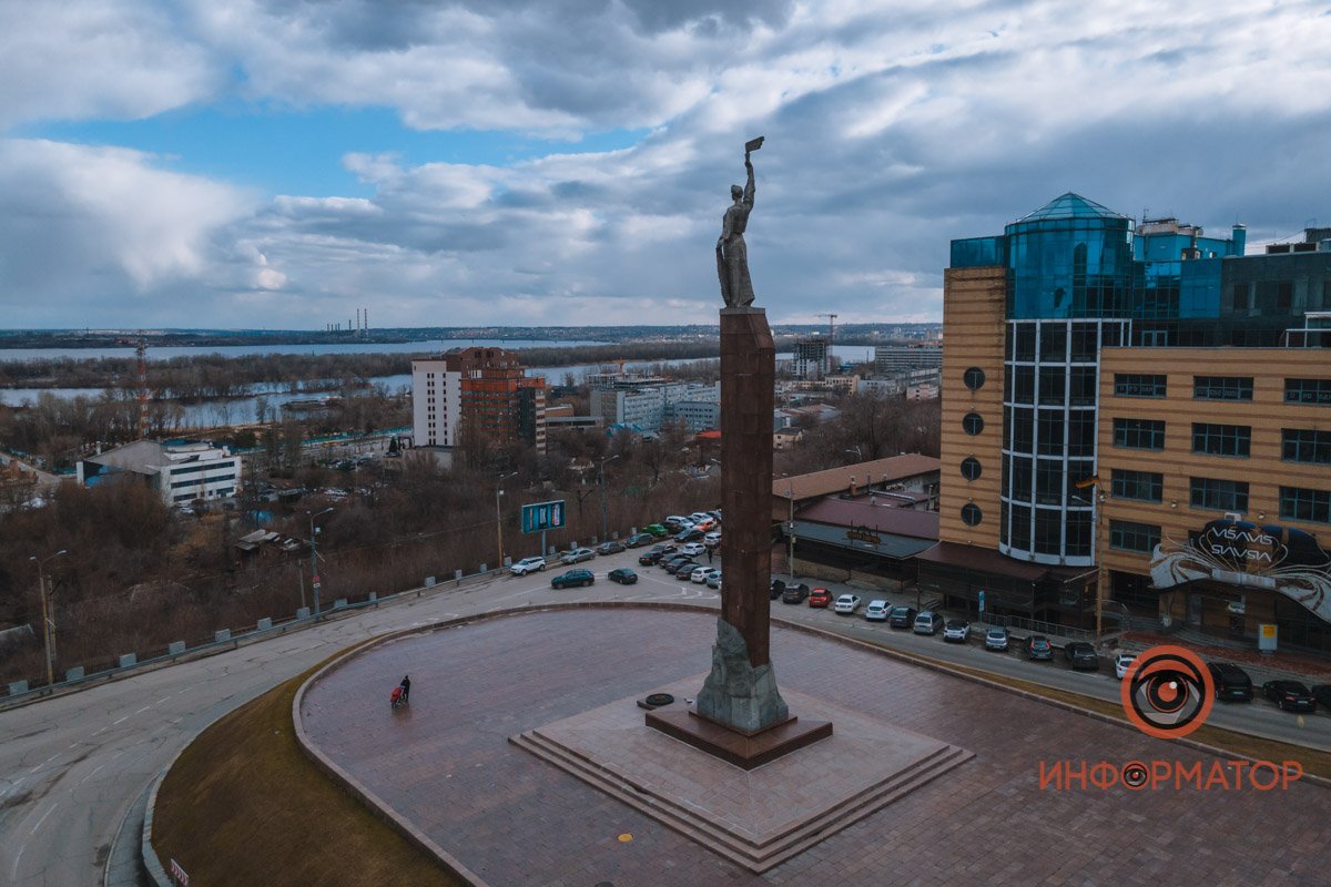 Памятник Славы на проспекте Яворницкого сейчас Памятник Славы на проспекте Яворницкого сейчас