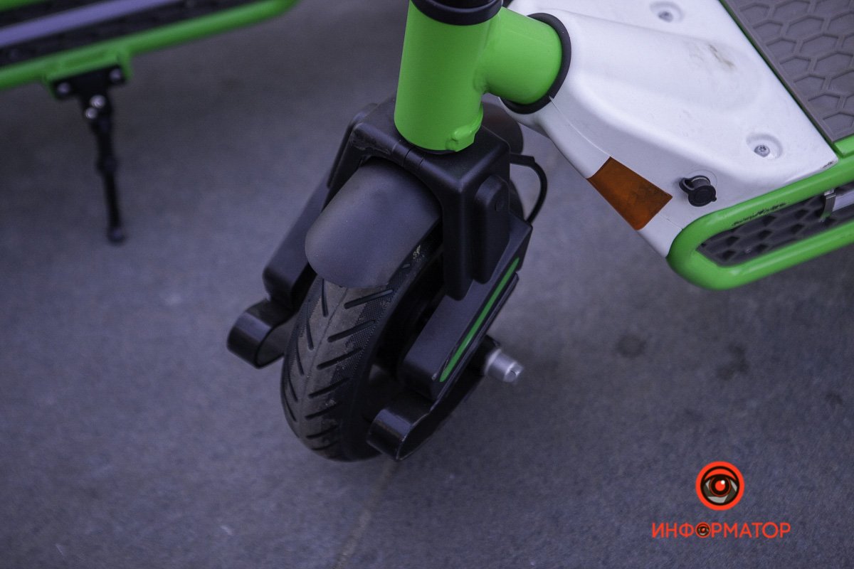 В конце поездки сфотографируйте самокат и загрузите фото в приложение