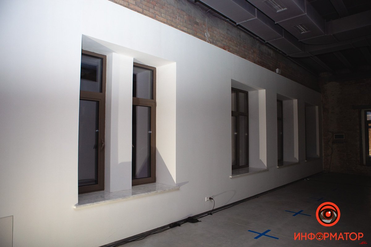 На полу разметка для соблюдения дистанции