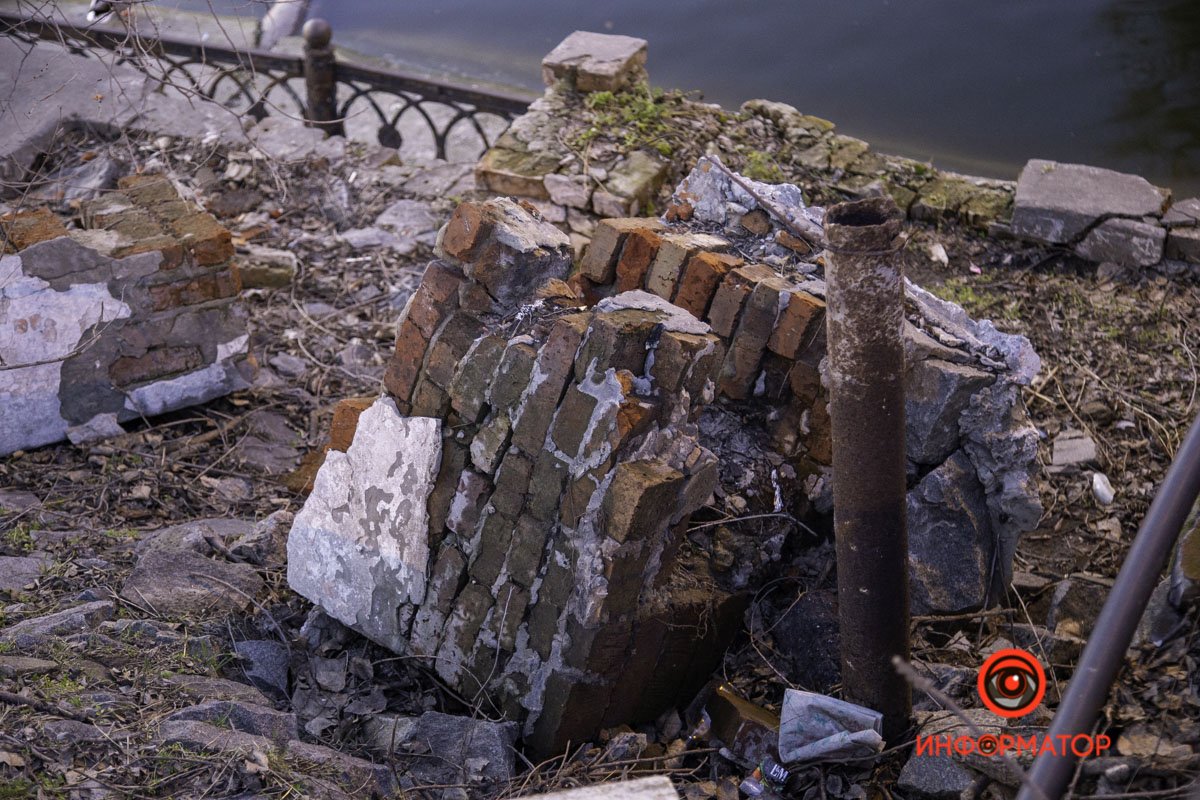 Кирпичные глыбы