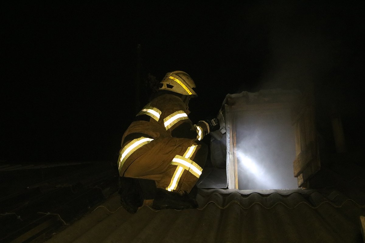 Площадь возгорания - 15 квадратных метров Площадь возгорания - 15 квадратных метров