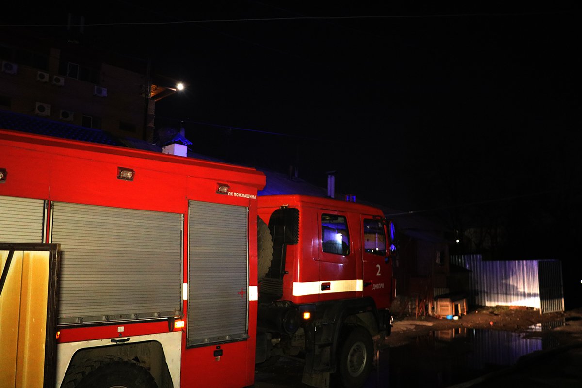 В 0:50 сотрудники ГСЧС локализовали огонь, а в 1:00 – полностью его ликвидировали В 0:50 сотрудники ГСЧС локализовали огонь, а в 1:00 – полностью его ликвидировали