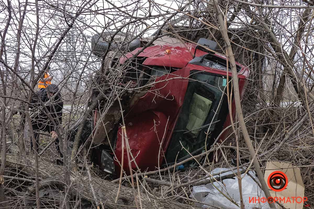 Автомобиль оказался на обочине Автомобиль оказался на обочине