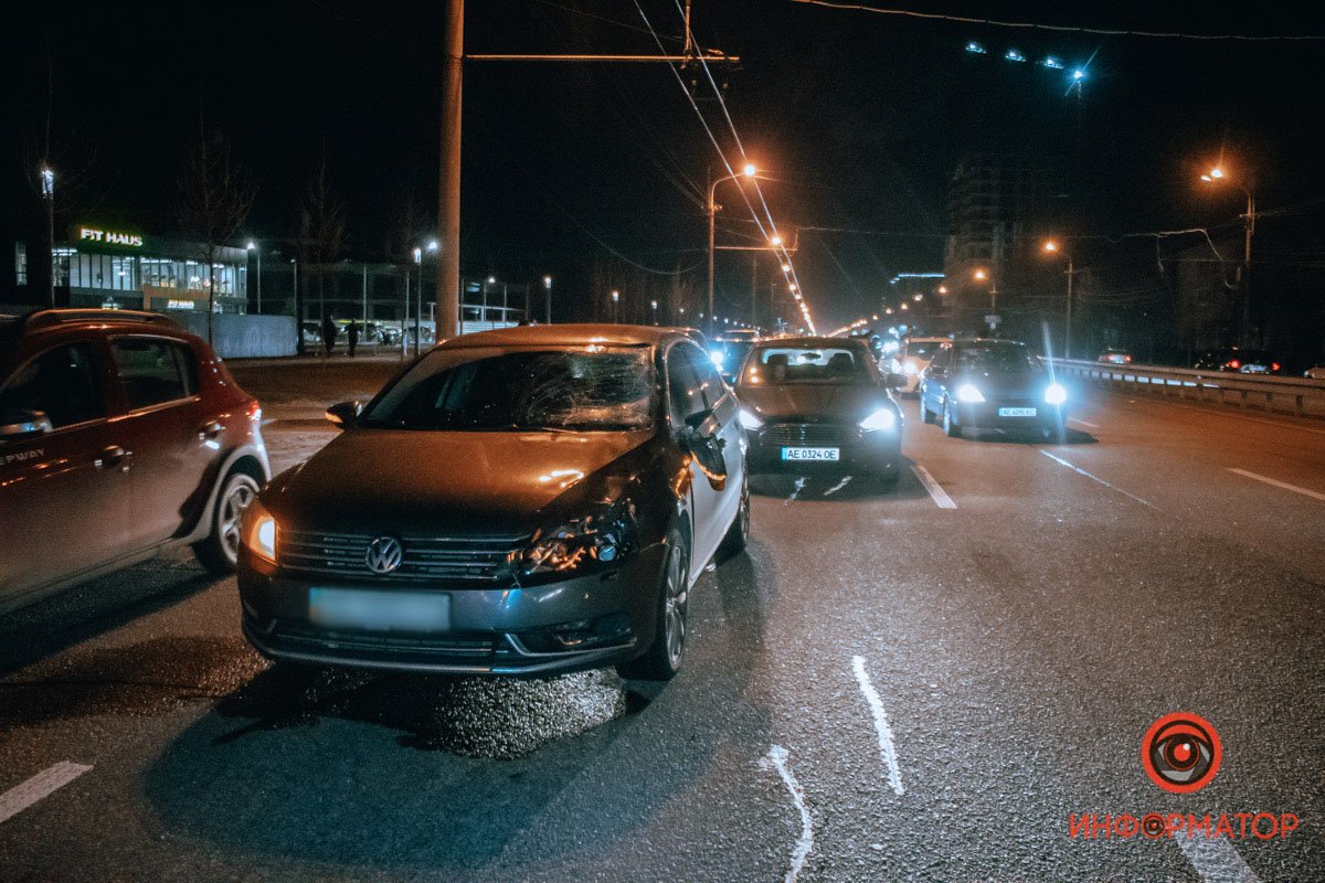 Мужчина переходил дорогу в неположенном месте