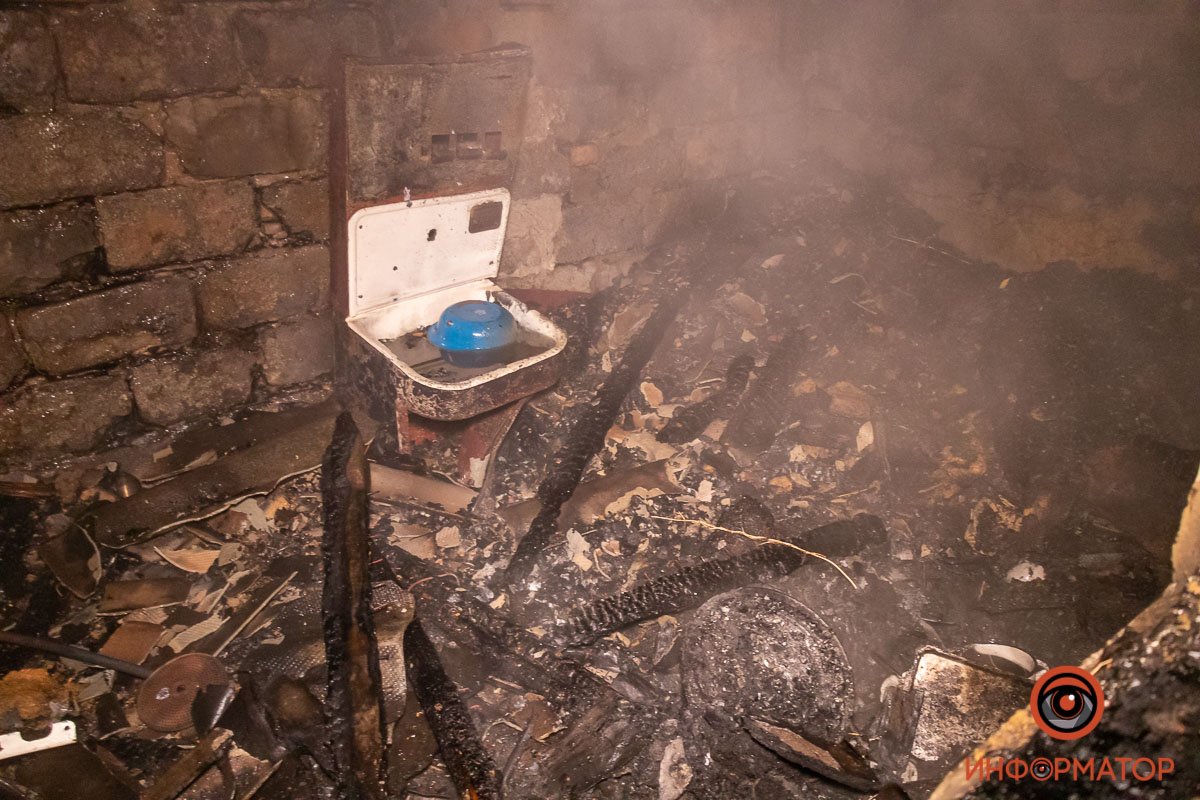 Предварительно, причиной пожара могло стать курение в помещении