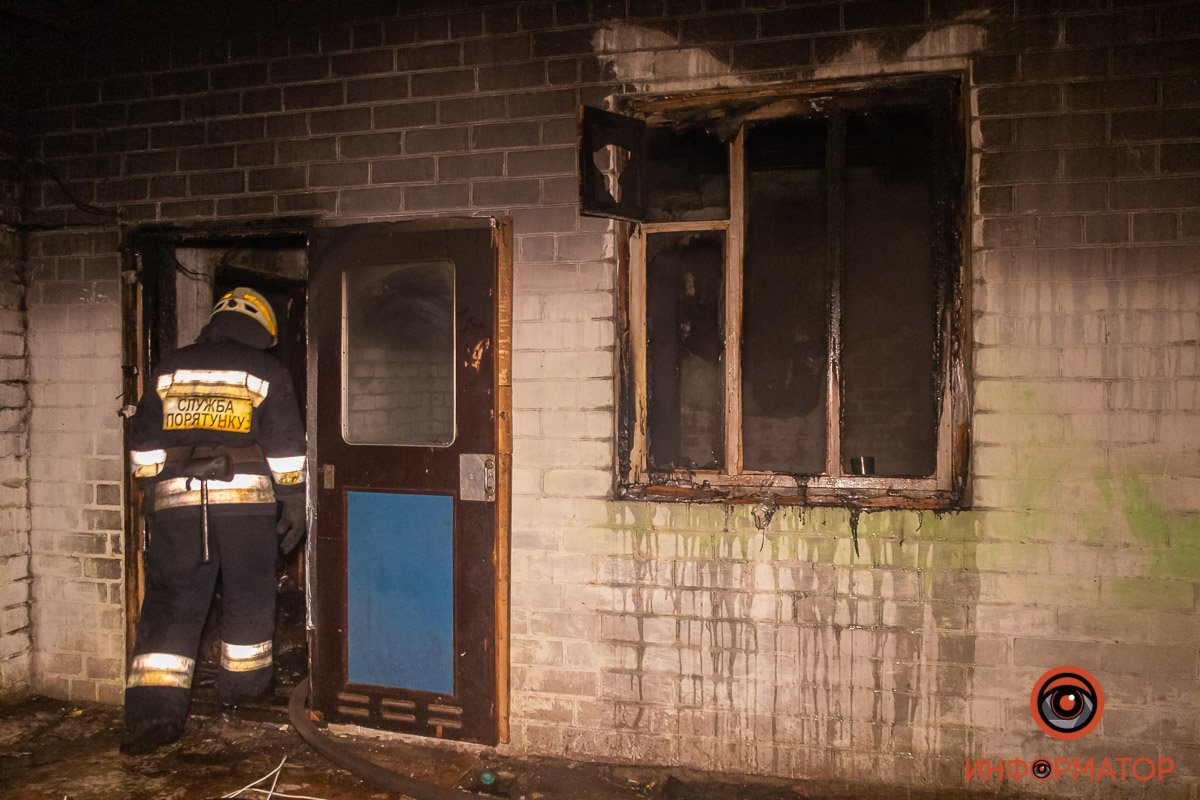 Пожар начался на первом этаже здания