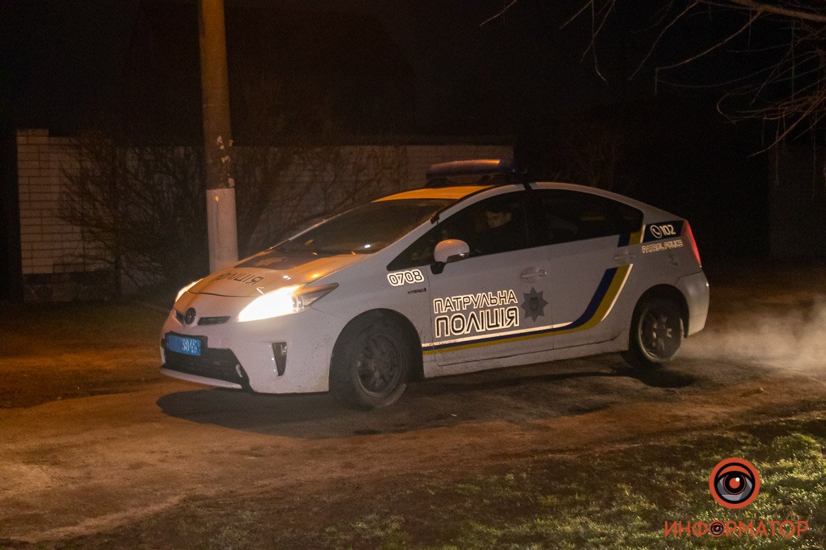 На месте также дежурили патрульные