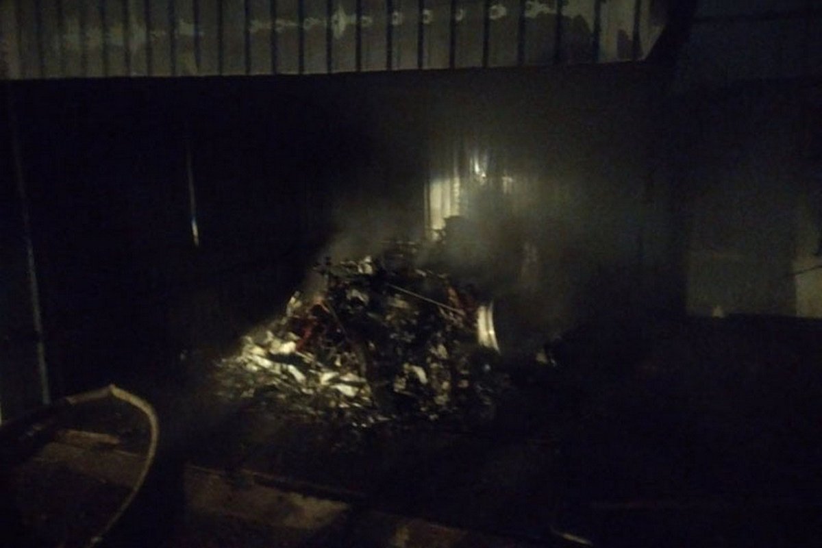 На Шолохова ночью сгорел Audi