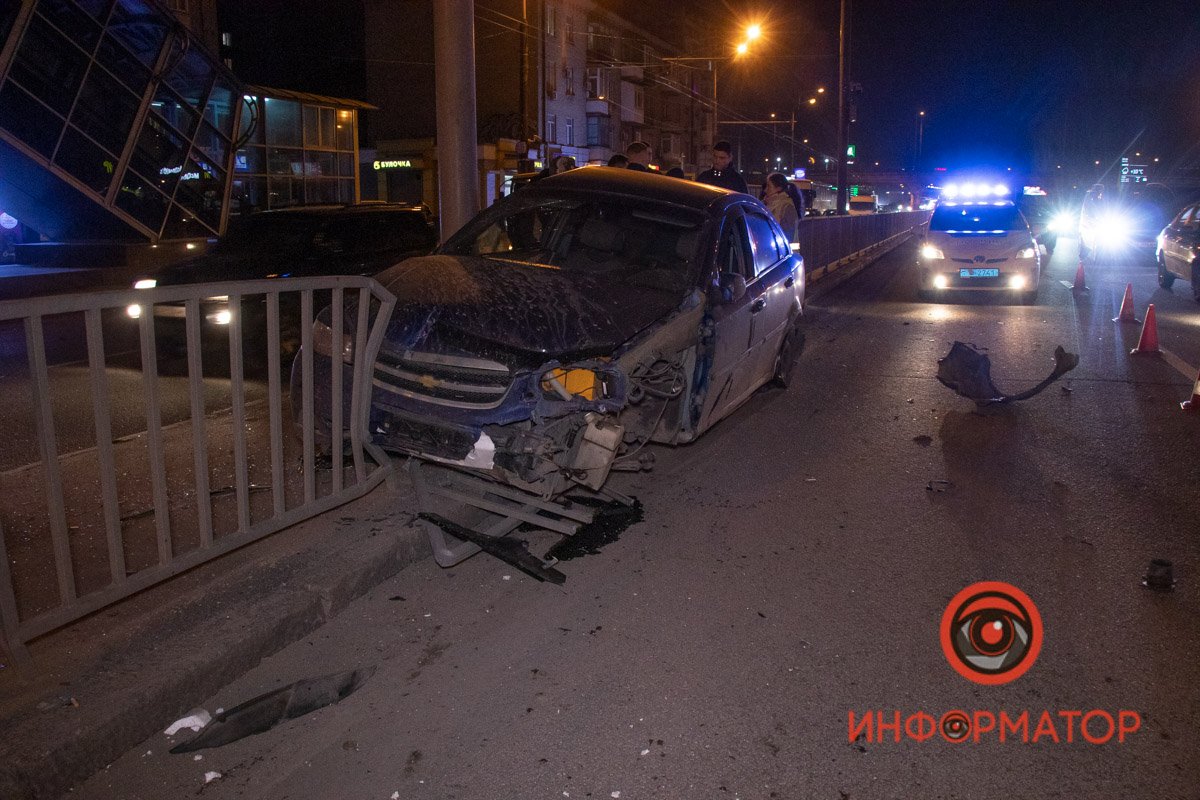 Авария произошла на Слобожанском проспекте под наземным пешеходным переходом