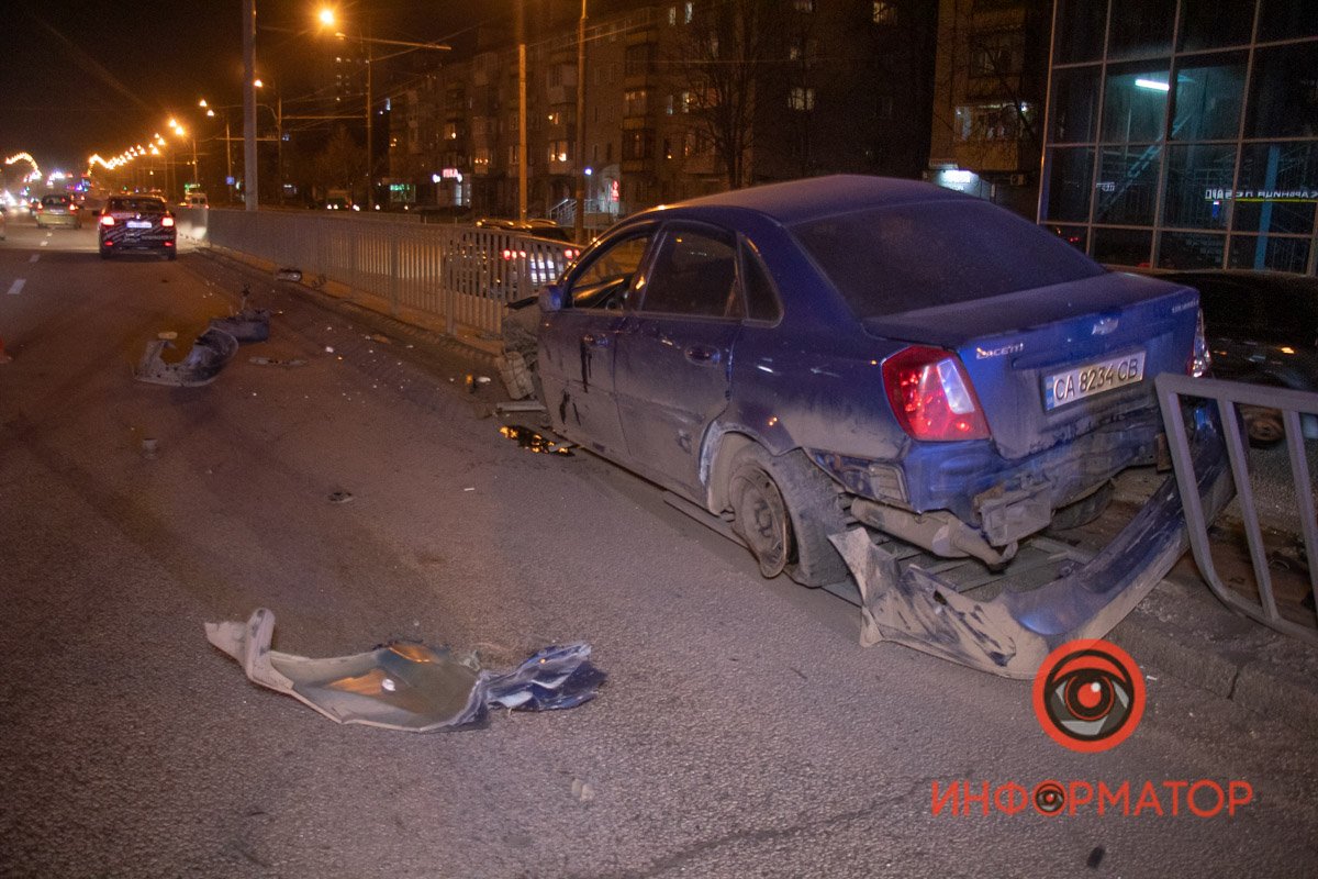 Chevrolet перестраивался в левый ряд в тот момент, когда Honda въехала в него сзади