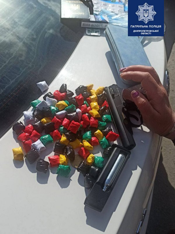 У 25-летней девушки нашли 93 свертка с запрещенными веществами У 25-летней девушки нашли 93 свертка с запрещенными веществами