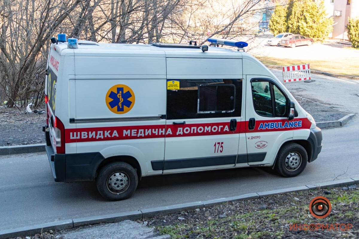 Мужчина выпал с балкона 4-го этаже