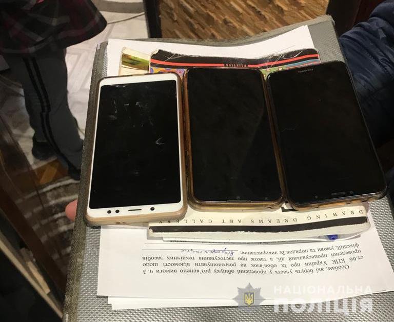 Женщина продавала поддельные справки