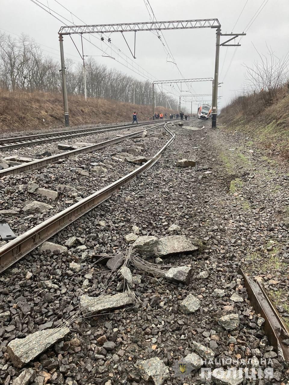 На месте работают полицейские