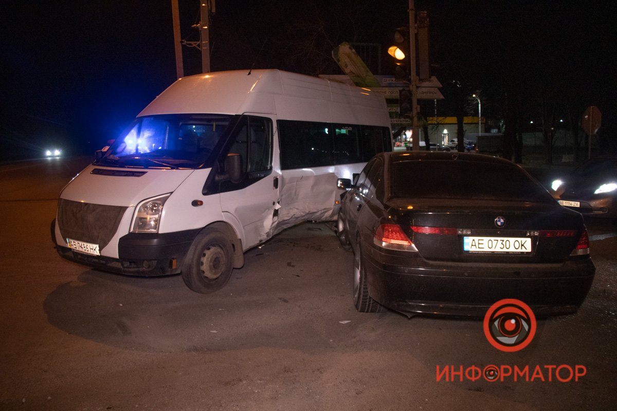 Легковушка ехала со стороны Запорожья Легковушка ехала со стороны Запорожья