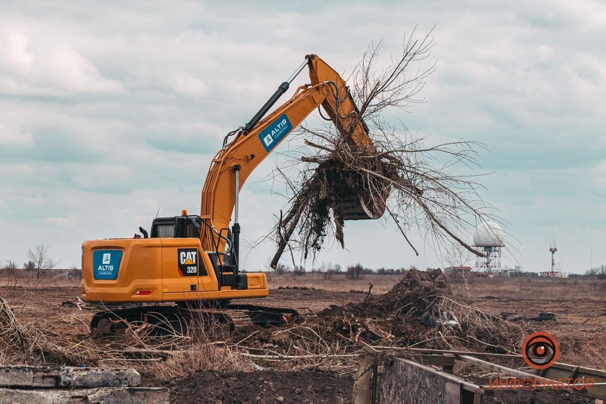 Из Киева чиновники заявляют, что работа “кипит” Из Киева чиновники заявляют, что работа “кипит”