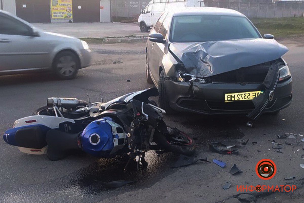 В Подгородном Volkswagen столкнулся с мотоциклом В Подгородном Volkswagen столкнулся с мотоциклом