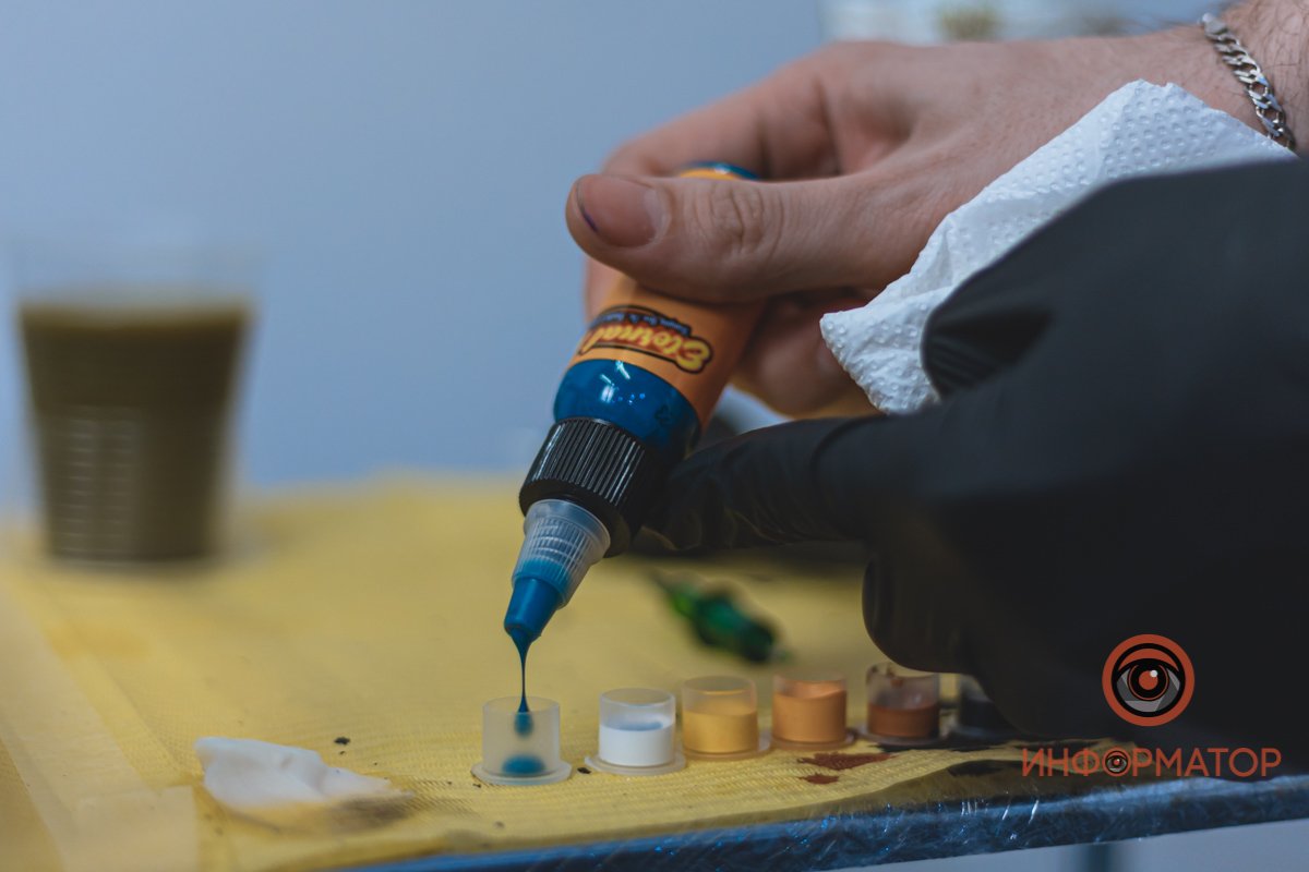 Пальцы в краске Пальцы в краске