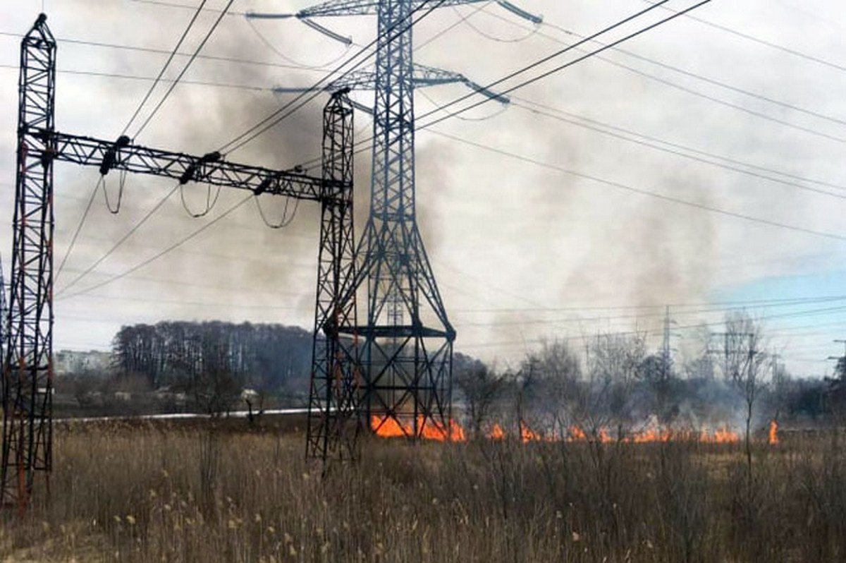 Горел сухостой на пустыре