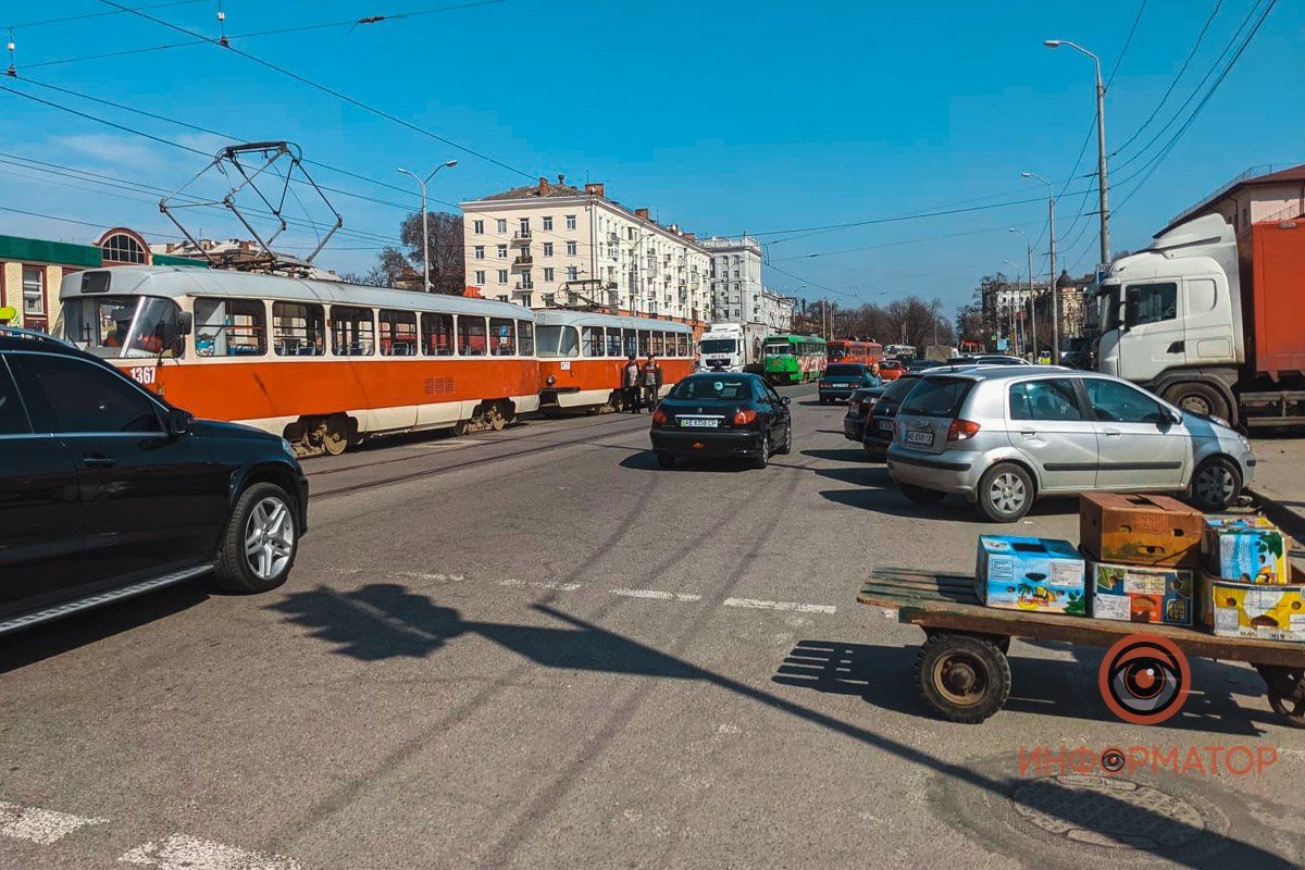 Возле "Озерки" движение затруднено