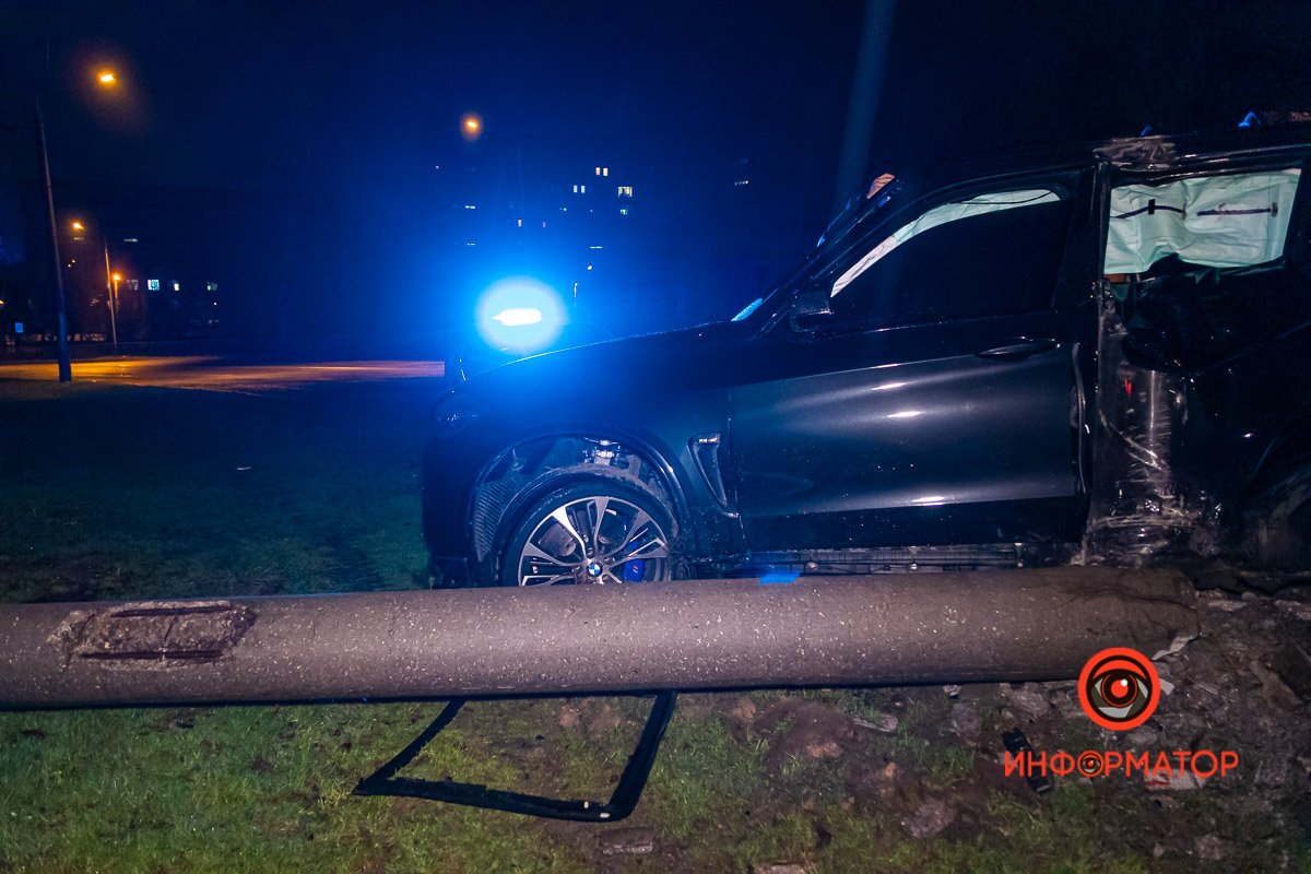 Автомобиль на обочине обнаружили сотрудники полиции Автомобиль на обочине обнаружили сотрудники полиции