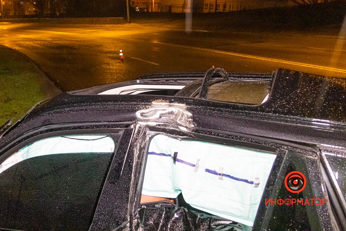 Водителя автомобиля на месте аварии не было, а возле транспортного средства лежал iPhone Водителя автомобиля на месте аварии не было, а возле транспортного средства лежал iPhone