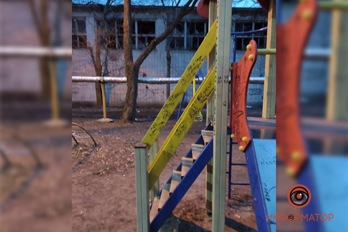 В Днепре подростки изуродовали детскую площадку: жильцы готовят обращение в полицию 9