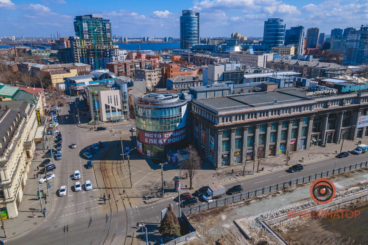 Сейчас здесь находится «Ротонда» и проходит линия первого трамвая