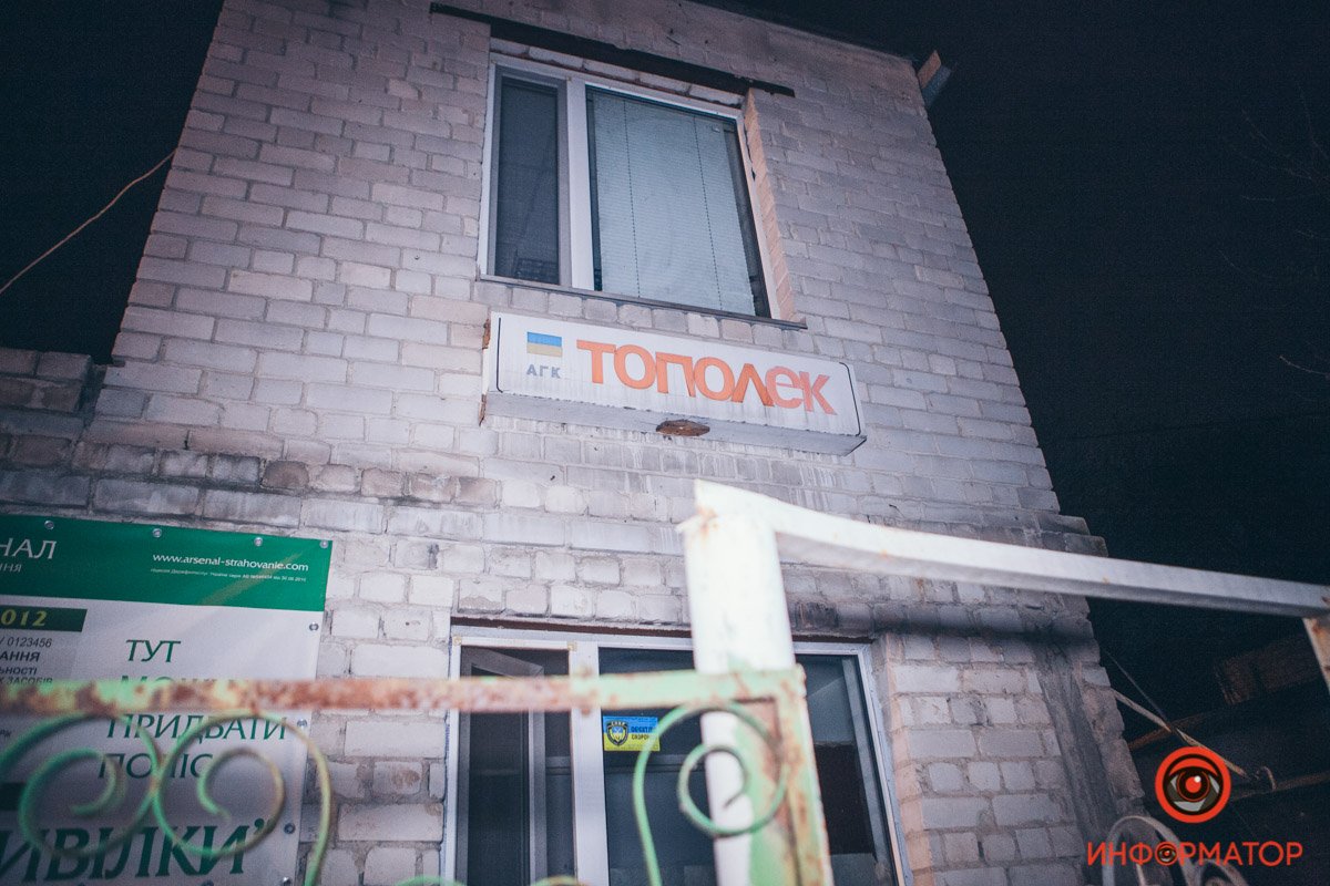 В гаражном кооперативе на Тополе в Днепре полностью сгорел ВАЗ: охранник пытался тушить пламя 4