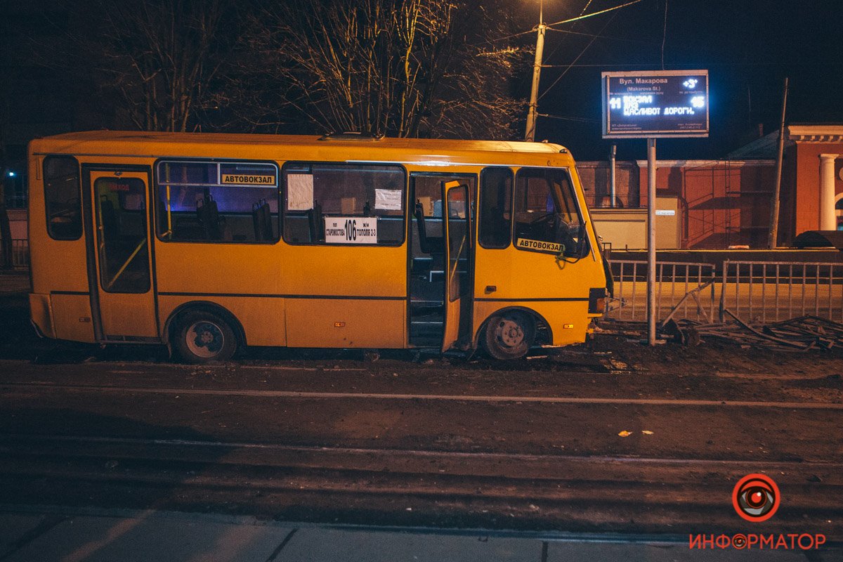 По предварительным данным, в маршрутке не было пассажиров на момент столкновения По предварительным данным, в маршрутке не было пассажиров на момент столкновения